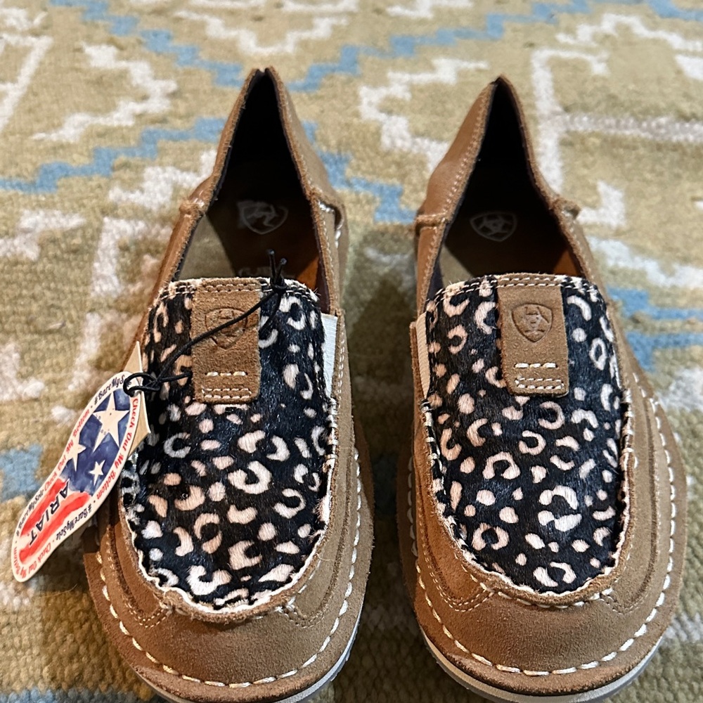 Ariat Printed Cow Hide Shoes.- Size 7.5B NWT